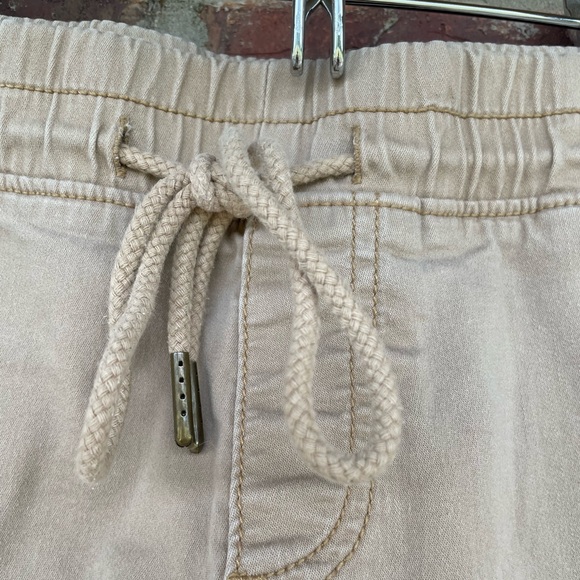 Ladies Beige Khaki Time And Tru Drawstring Elastic Waist Shorts Size Small - Picture 2 of 8
